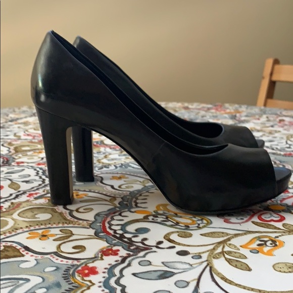 Black Peep-toe Platform Pumps. Size 6 - Picture 2 of 4